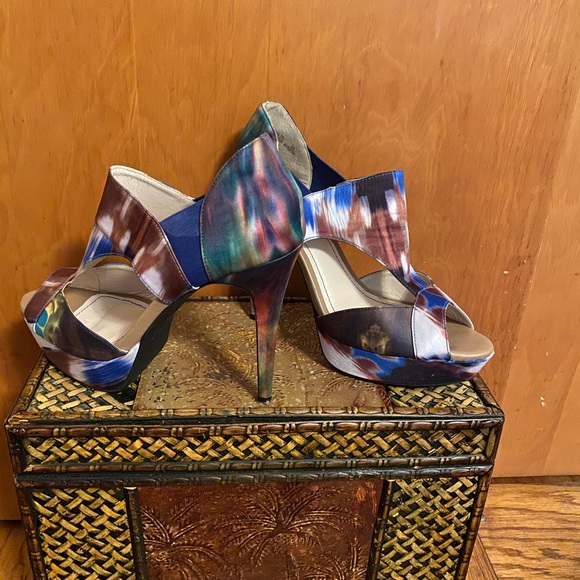 Very nice shoe, worn twice, slide in easy - Picture 1 of 1